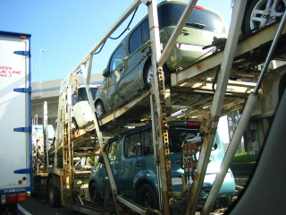Illustration for article titled 2010 Nissan Cube Gets Accidental Unveil On Japanese Transport Truck